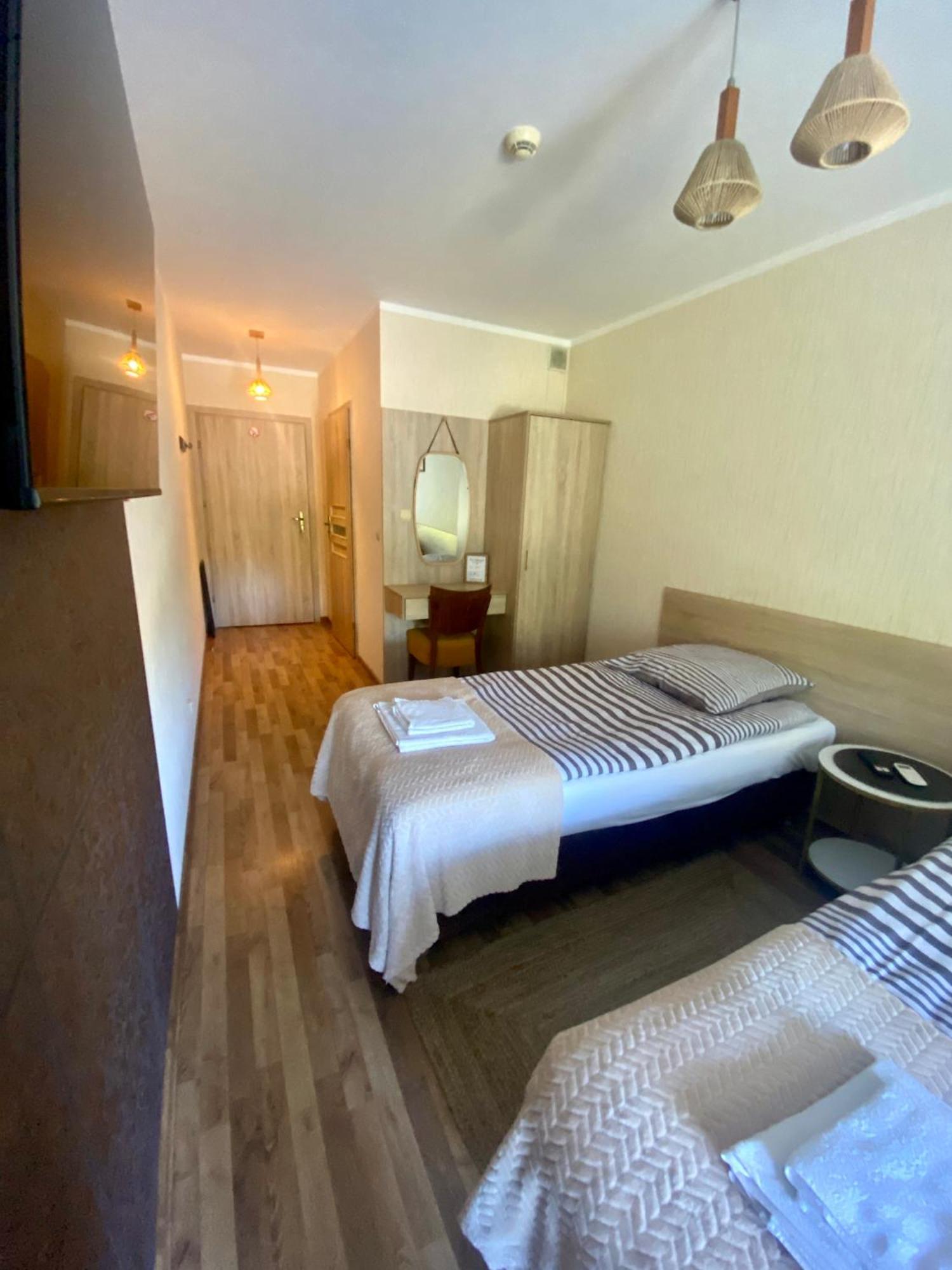 Pokoje Goscinne Pod Jabloniami Augustów Extérieur photo